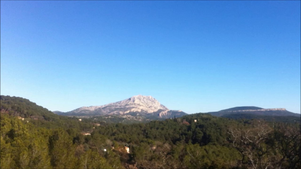 La Sainte Victoire vue de la Résidence Retraite Emera Eleonore à Aix en Provence