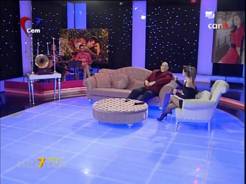 Michael Halphie Sings A Romantic Spanish Pop Classic...