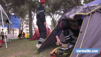 Les pompiers campent devant le Conseil Général du Var