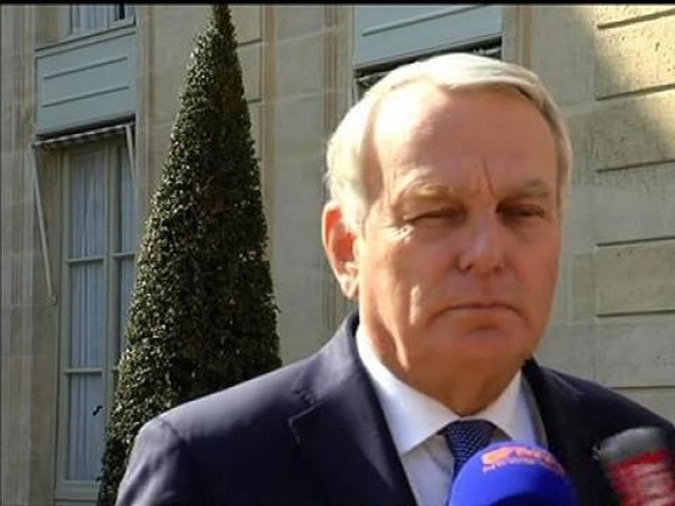 Ayrault: "Oui, Christiane Taubira a sa place au gouvernement" - 12/03