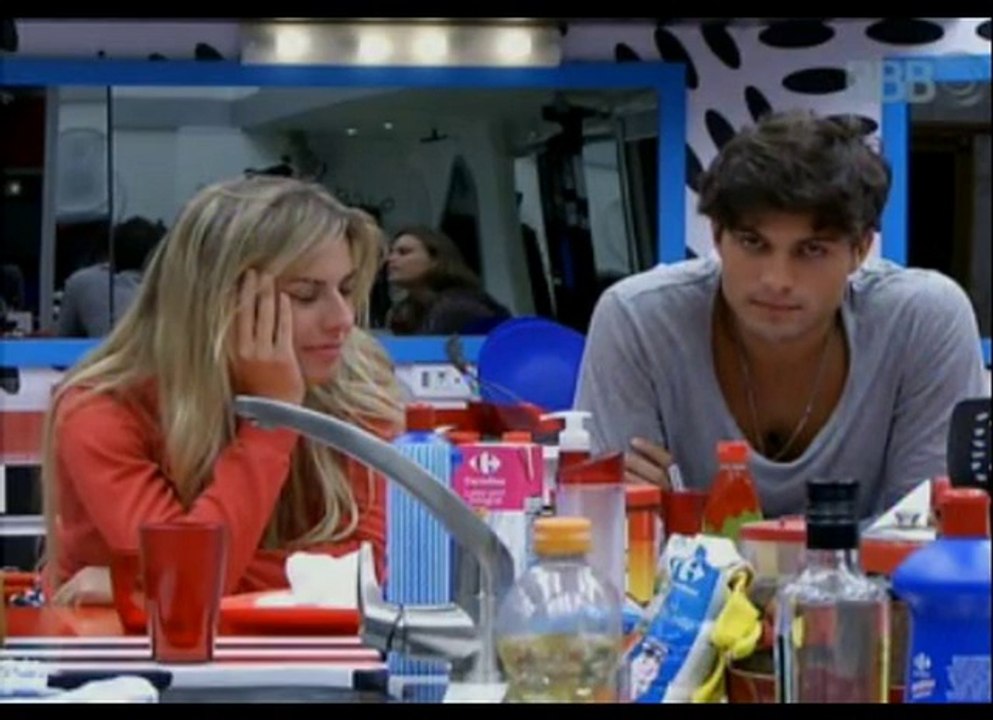 18.03   Fernanda - Imagina a mae do Andre: O que voce fez com meu filho?