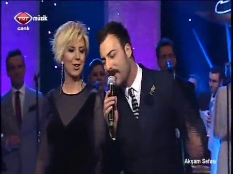 Ayşe İnak Ekiz & Mustafa Demiroğlu-Ellerimde Çiçekler