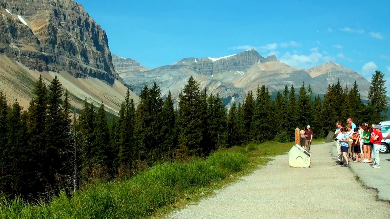Bow Lake Viewpoint in Banff NP.