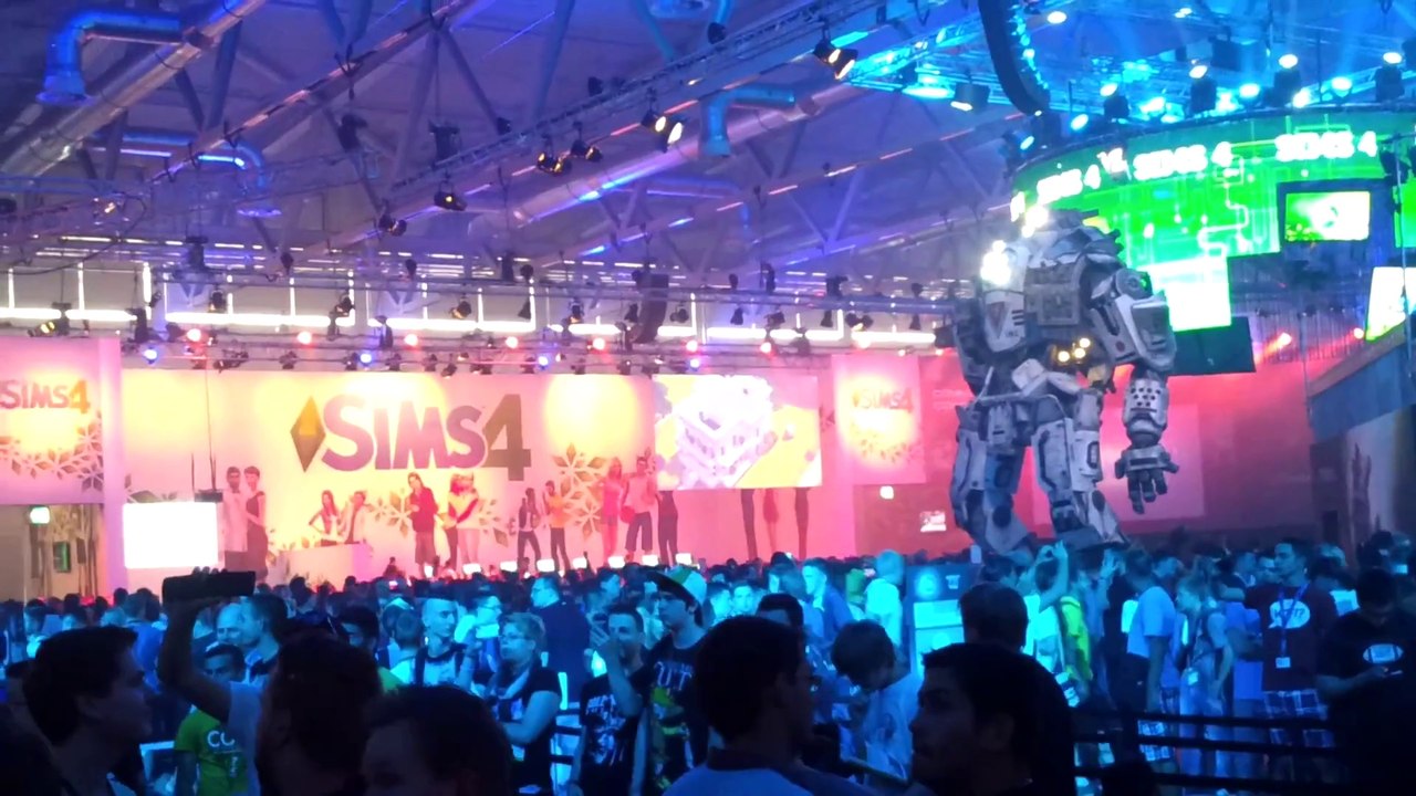 GamesCom 2013 -- Party-Hour beim EA-Stand   [FullHD]