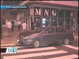 Mujer sufrió ataque de nervios luego que chocaran su auto del año en San Isidro
