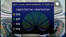 Riciclaggio di denaro, il Parlamento Ue propone un registro delle transazioni finanziarie