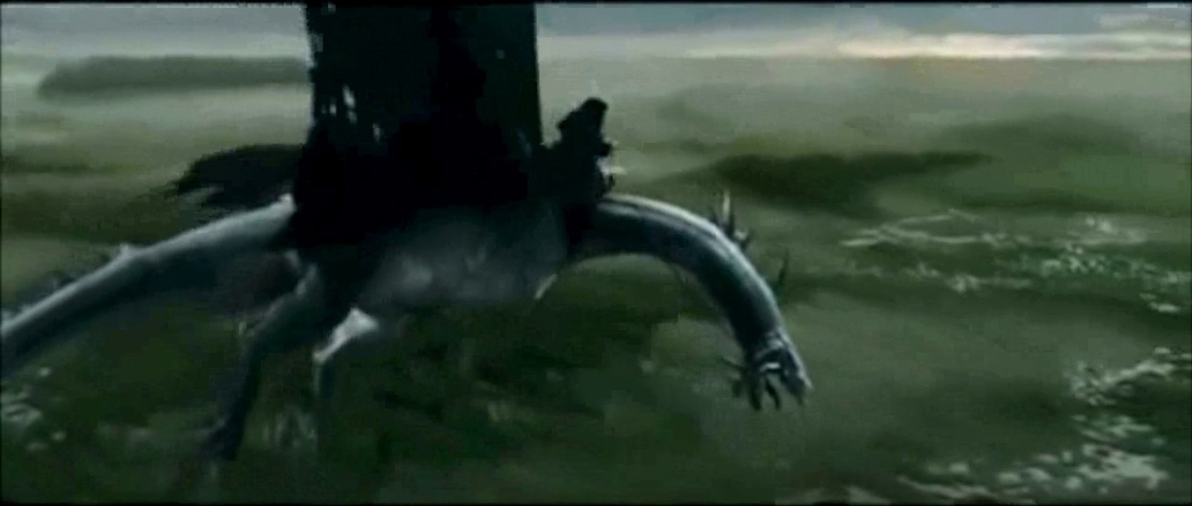 Avion Rafale attaqué par un monstre Nazgûl !!!