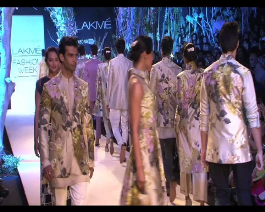 Sonakshi sizzles the ramp for Manish Malhotra