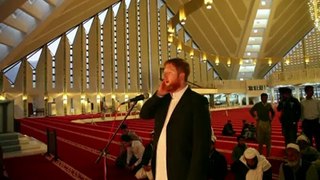 A Revert Muslim (John Fontain from UK Giving Azaan in Faisal Masjid