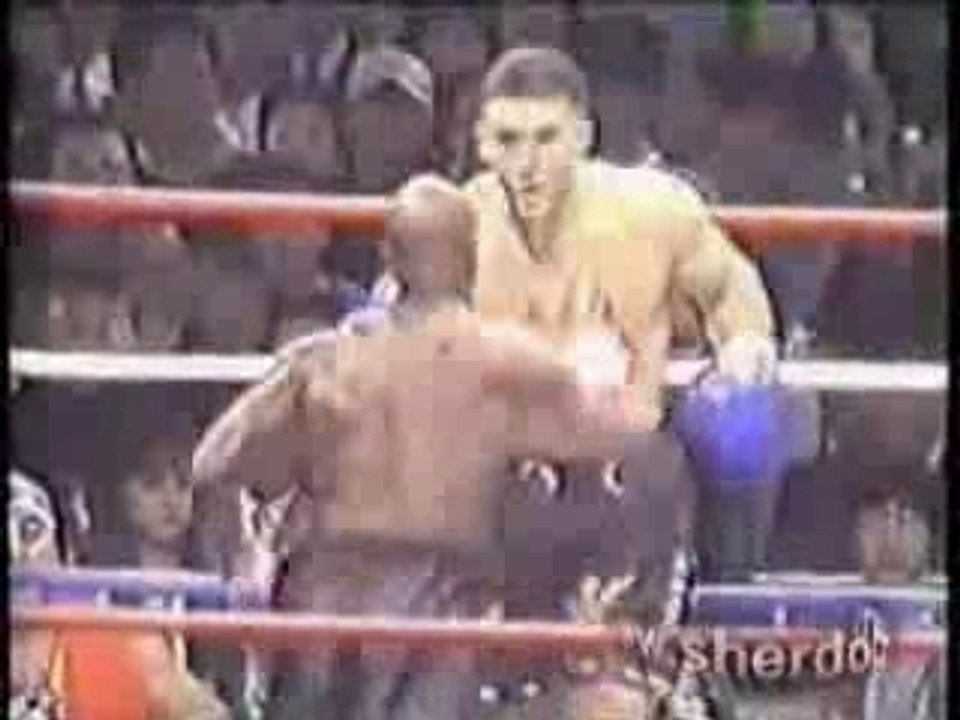 Le danseur frappeur ROI du KICK Boxing