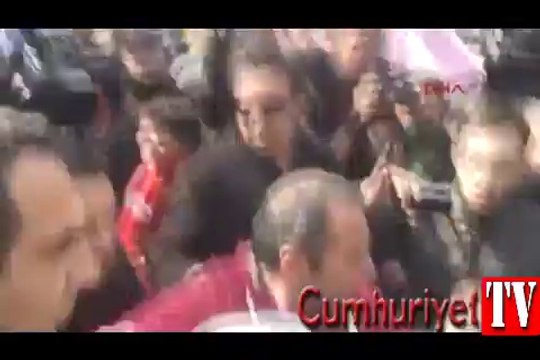 İzmir'deki polis müdahalesine yaşlı kadından tepki