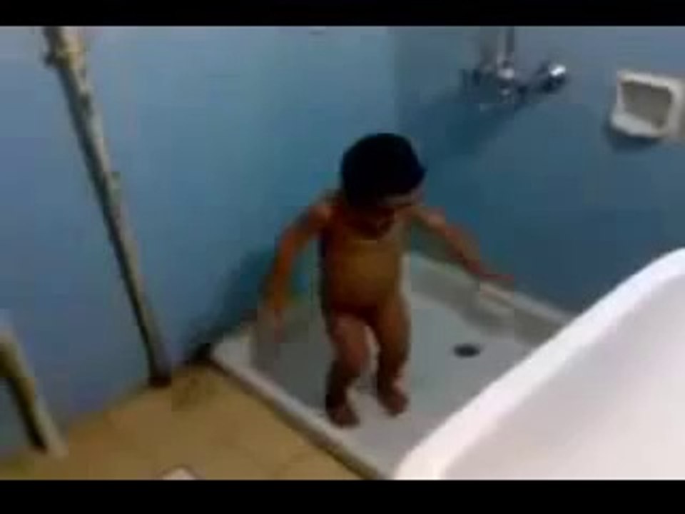 Funny_paki_baby_dancing_to_sick_tune