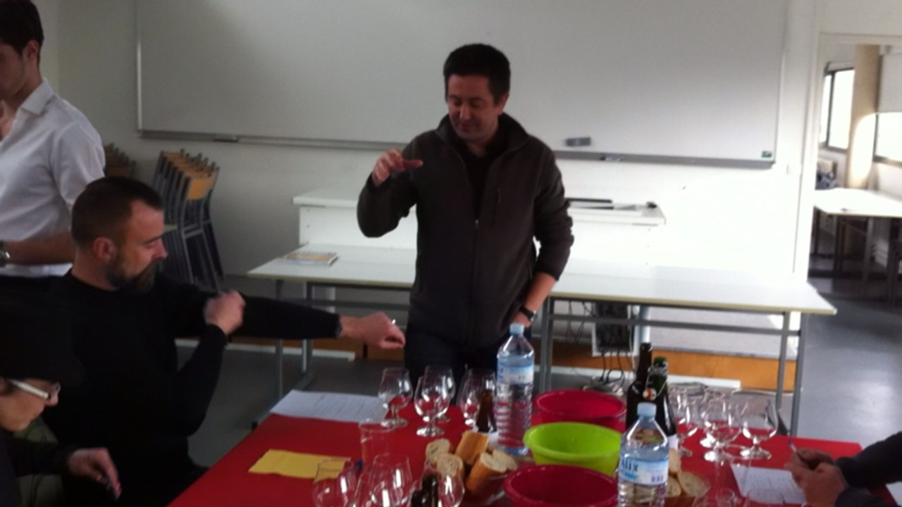 Des étudiants organisent un concours de bières