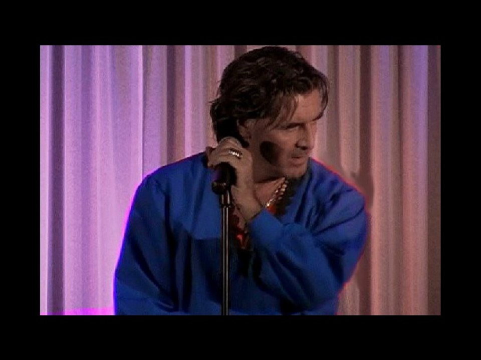 une fille aux yeux clairs ....