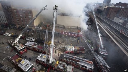 Скачать видео: Explosion Rocks Building New York City | Buildings Collapse in Harlem Reaction // Breaking: Buildings collapse after massive explosion in Harlem, New York // East Harlem Building Explosion, Fire and Collapse | New York | Rocks | Collapses