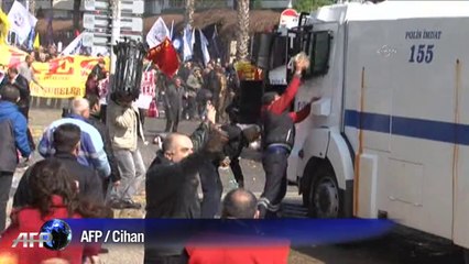 Turquie: la police tire des gaz lacrymogènes