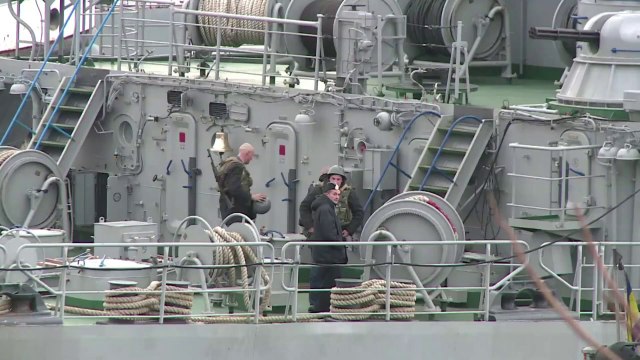 Relatives help Ukraine sailors blocked by Russian fleet