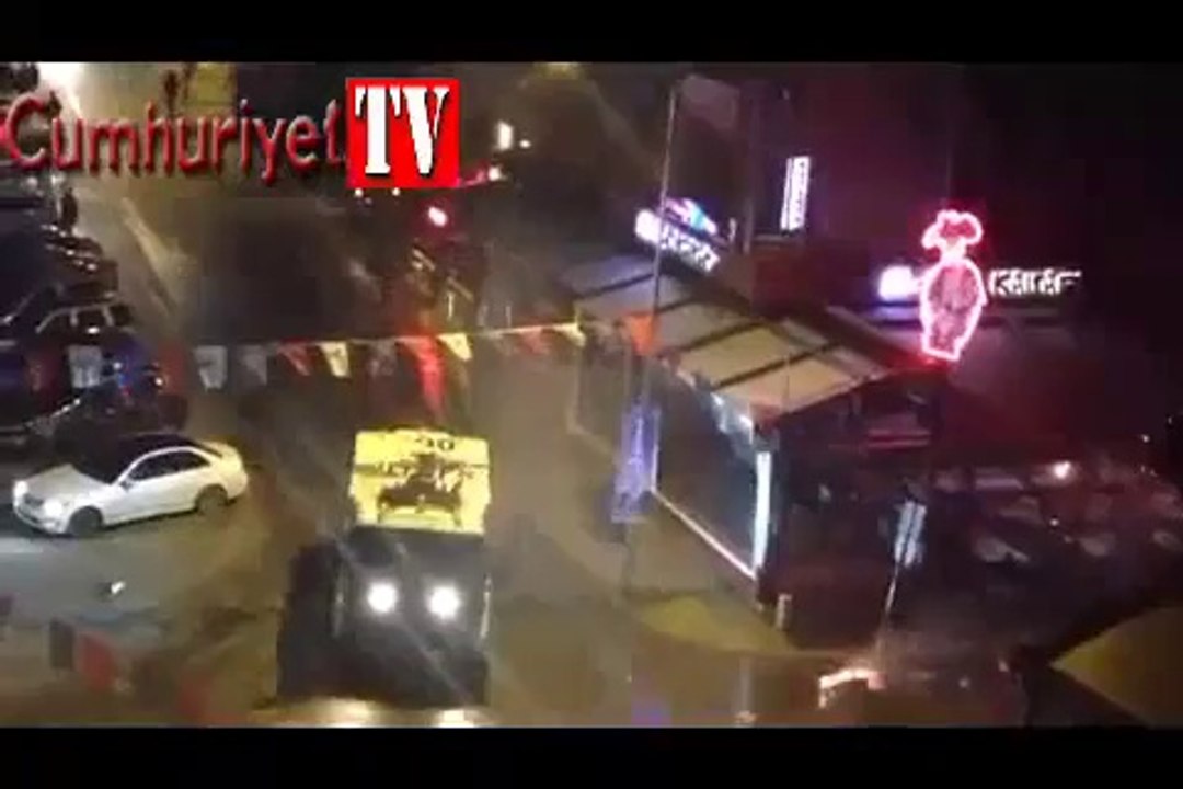 TOMA iki metreden tazyikli su sıktı