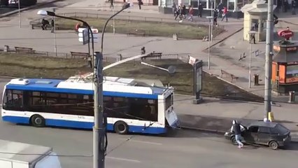 The Worst Driver in Russia. Epic Towing Fail!