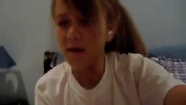 Horrible chanteuse - Elle pourri la chanson du Roi lion. Enorme...