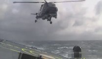 Talented Helicopter pilote... landed on a boat in the middle of the Storm!
