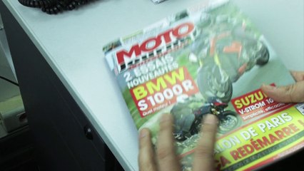 Moto Journal ça peut aussi servir de tapette à mouches