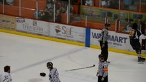 Hockey sur glace - Joel Theriault et Gaby Roch se battent violemment... puis se font un câlin