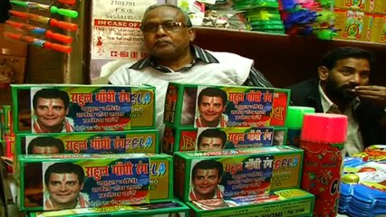 Markets flooded with Rahul and Modi pichkari