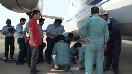 Avión malasio continúa desaparecido