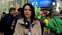 Proteste a Bruxelles contro il trattato di libero scambio con gli Stati Uniti