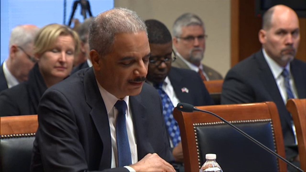 Holder pushes reduced sentences for low-level drug users