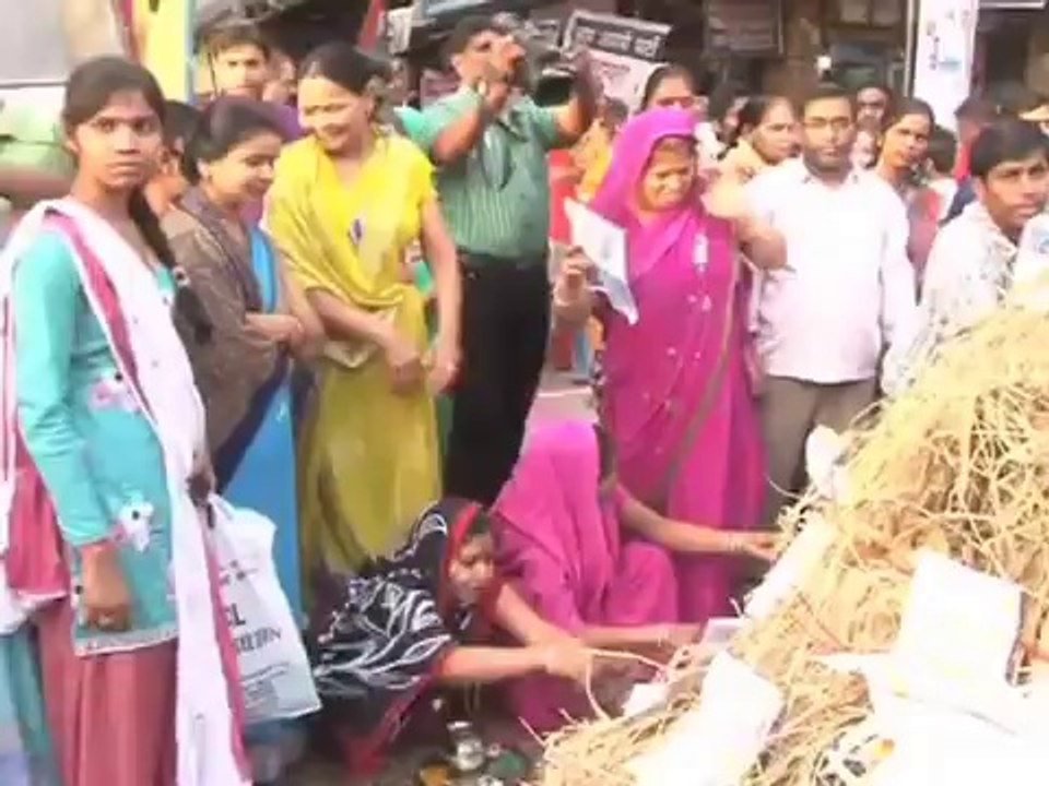 Aam Aadmi Party:Holika of Electricity and Water bills at Sundar Nagari