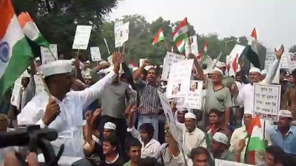 Aam Aadmi Party:Protest outside Haryana Chief Minister Bhupinder Singh Hooda's residance