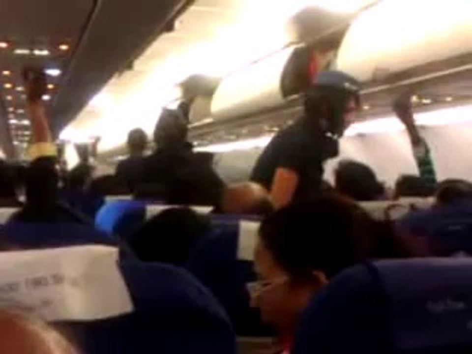 KIslAYpaNDey_INDIGO AIRLINES
