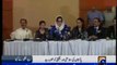 Former Pakistani premier Benazir Bhutto and her two daughters arrive at a press conference in Dubai 17 October 2007