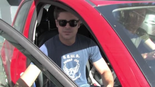 Zac Efron répond à la présence de son nom sur la sex liste de Lindsay Lohan