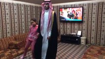 رقصة البطريق فى السعودية بالبشت