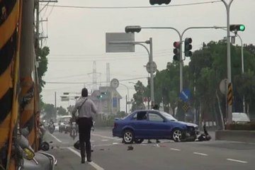 So sad crash on road.