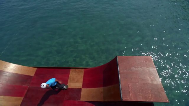 Le Skate Park flottant de Bob Burnquists. Au milieu d'un lac!