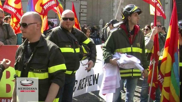 Basta con la spending review, investire nei servizi pubblici : protesta USB in piazza Vidoni