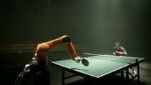 Ping-pong : le champion Timo Boll face à un robot