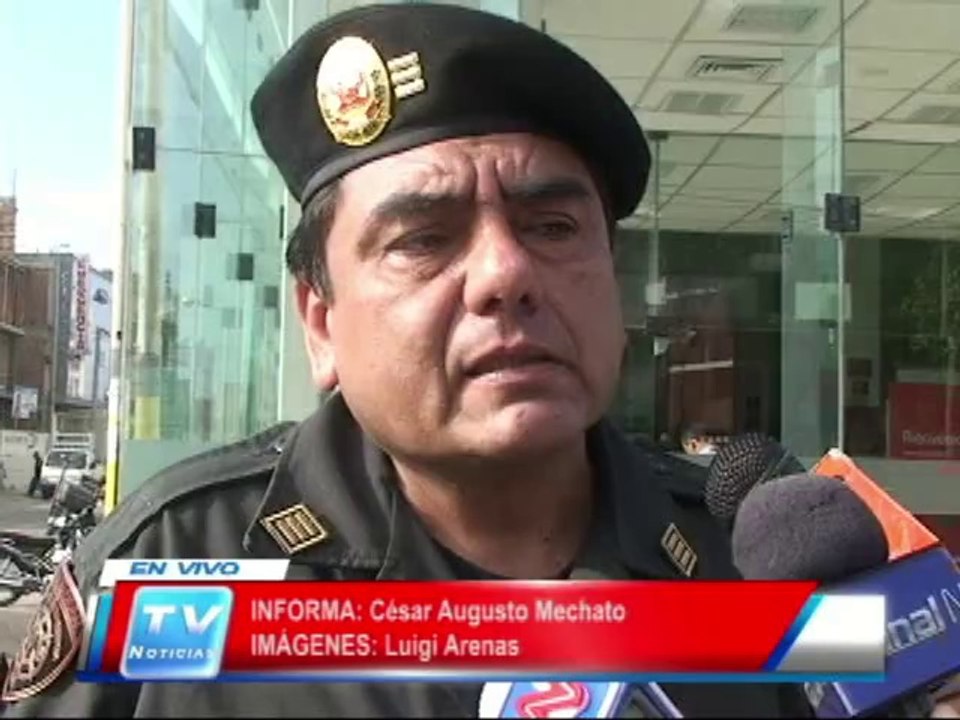 Chiclayo: Vidrios de cajero Scotiabank revientan y causan alarma 14 03 14