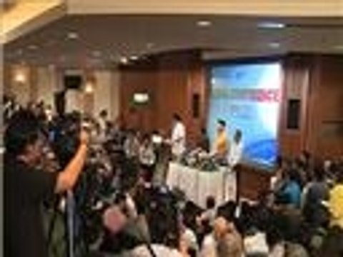 السلطات الماليزية توسع عمليات البحث عن الطائرة المفقودة