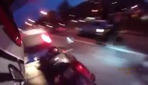 Gros Road rage bien violent entre 2 motos et une voiture...