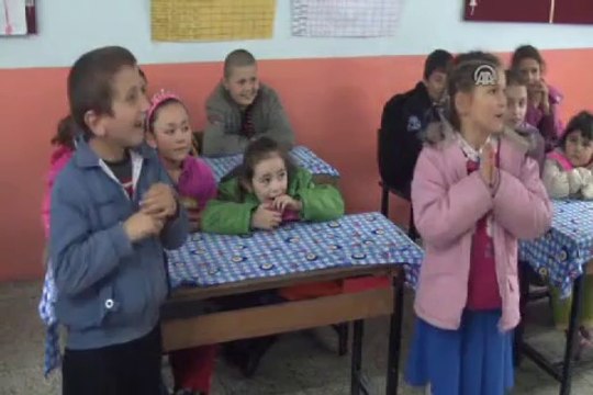 Bu okulda çocuklara kuşdili öğretiliyor