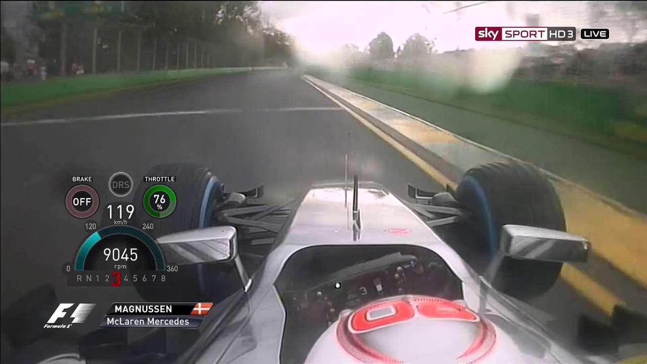 01 Melbourne - Magnussen through the chicane in Q3