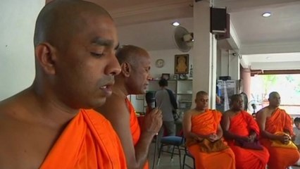 Malaysian Buddhists pray for missing flight