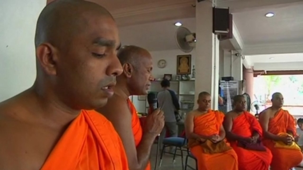 Malaysian Buddhists pray for missing flight