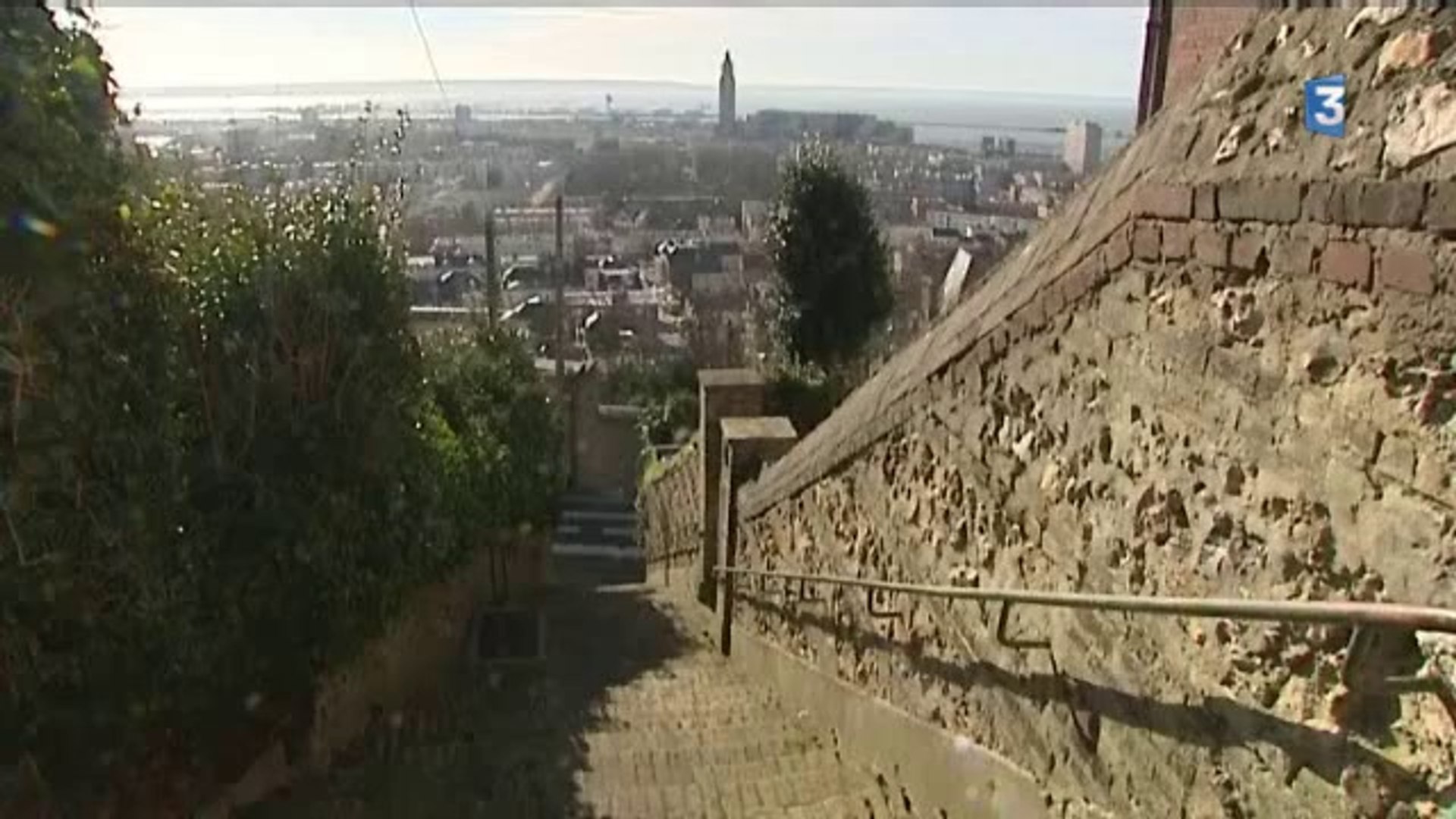 le Havre : entre ville haute et ville basse, les escaliers du Havre - Vidéo  Dailymotion