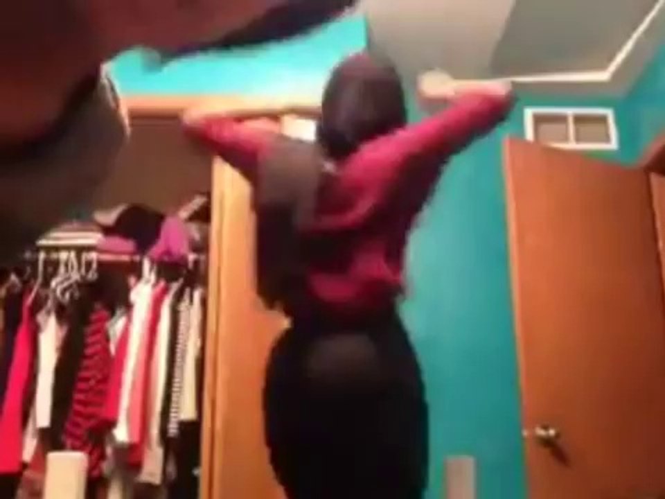 NIIKO GABAR QOOQAN OO KELI NOQOTAY